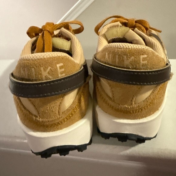 Nike Waffle Debut Womens Size 6.5 Sesame Baroque Brown Running Shoes - Picture 2 of 7